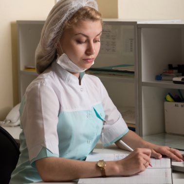 Портрет медицинской сестры в кабинете работы фотографа Анатолия Тимофеева